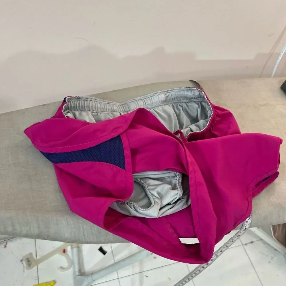 🔥🔥5 for $25🔥🔥 Nike dri-fit magenta lined running shorts size medium